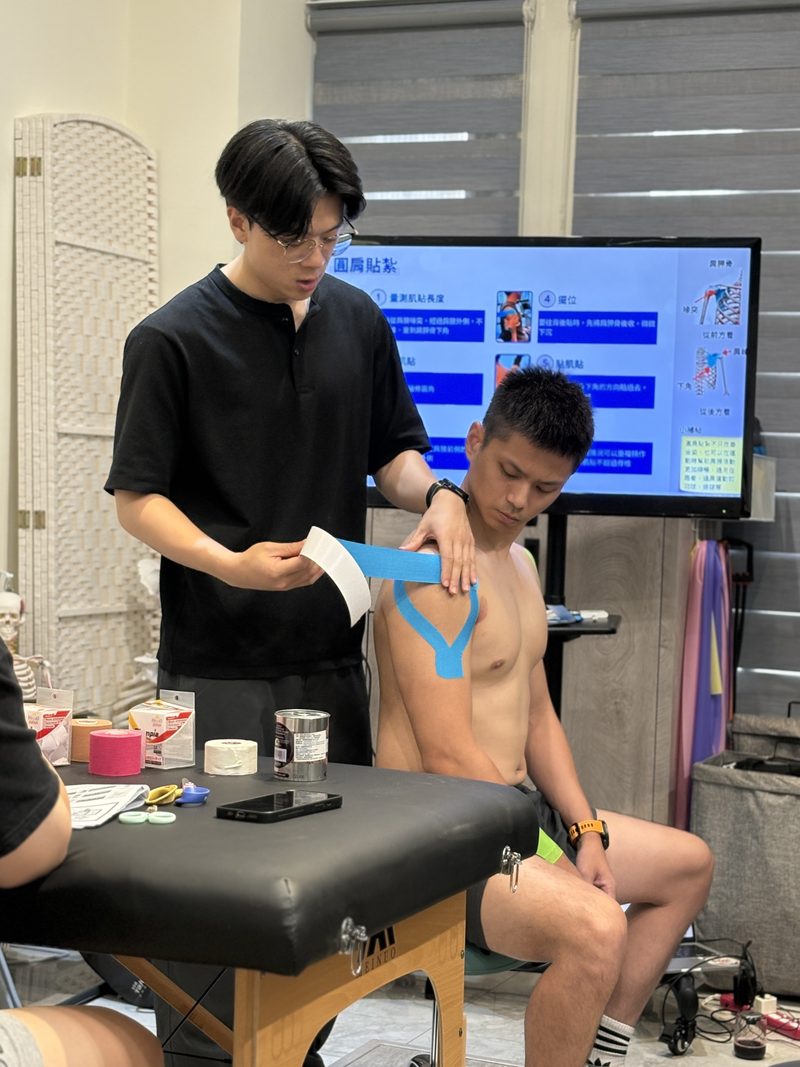 老師搭配投影片教學